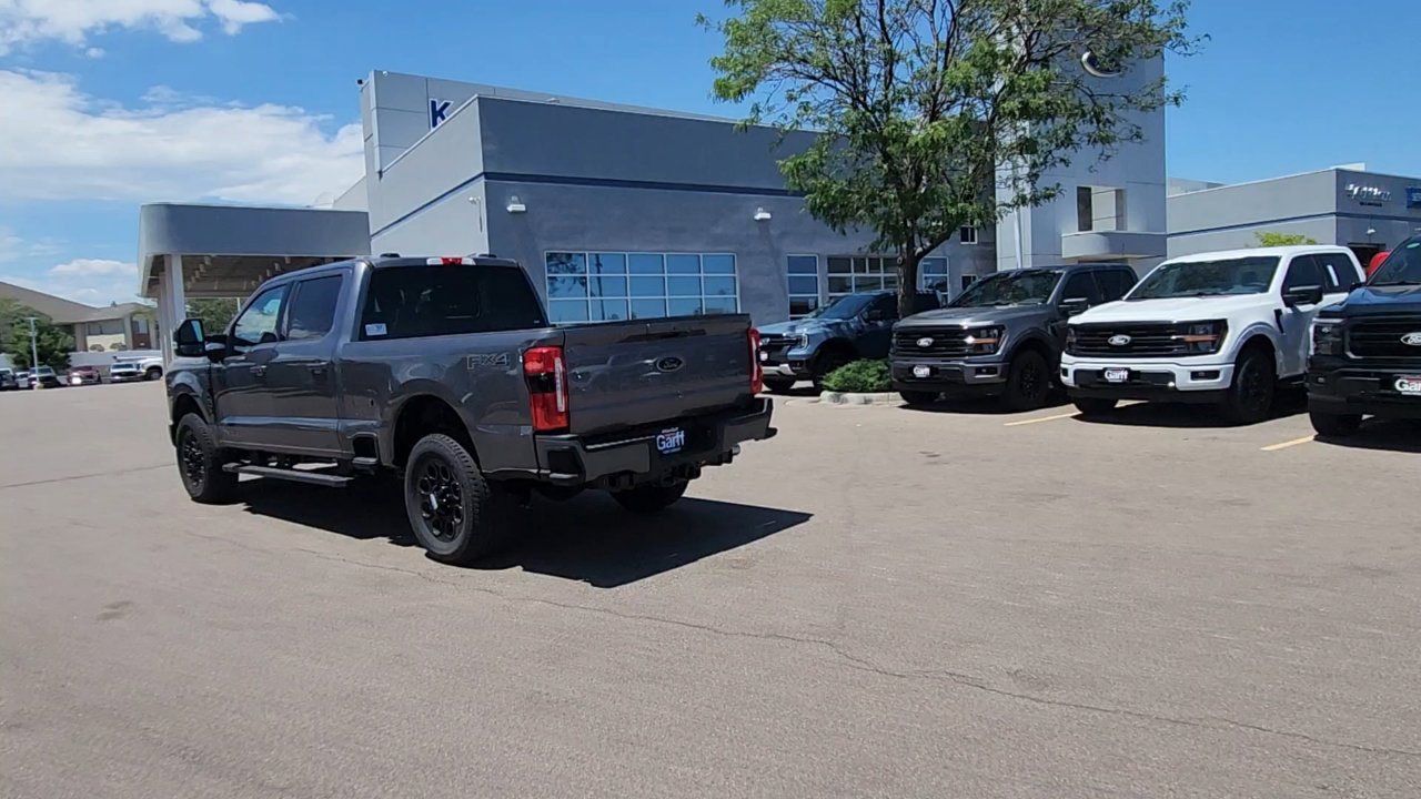2025 Ford F-350 Lariat photo 3
