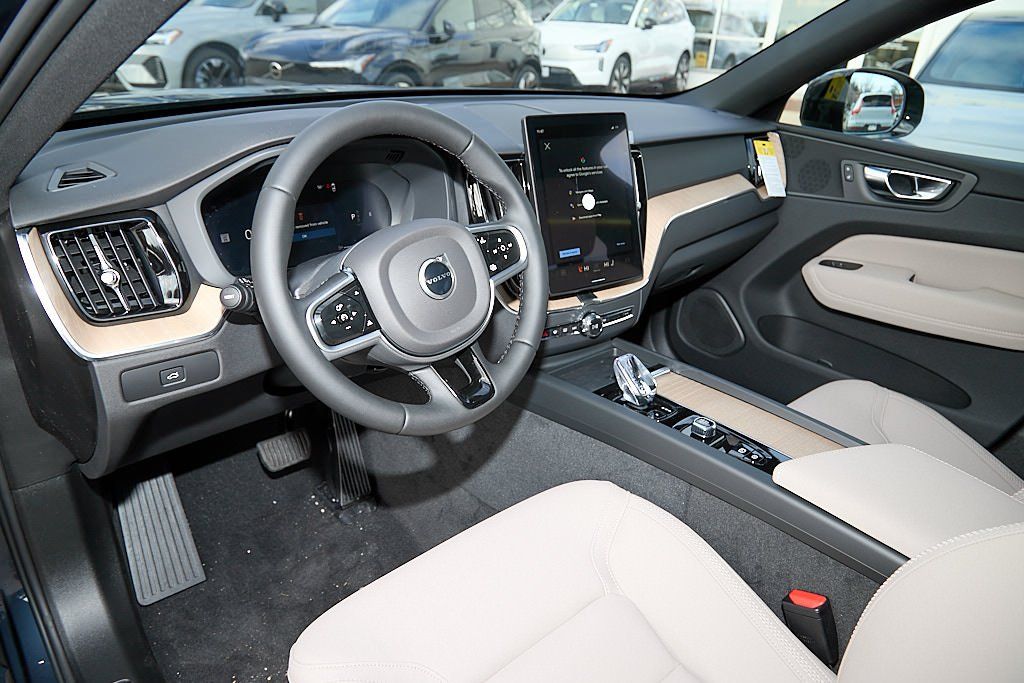 2026 VOLVO XC60 - Image 11