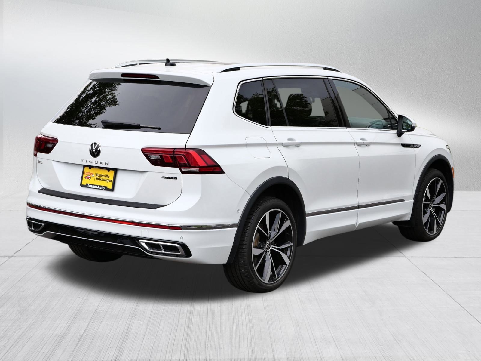 2023 Volkswagen Tiguan SEL R-Line Black photo 8