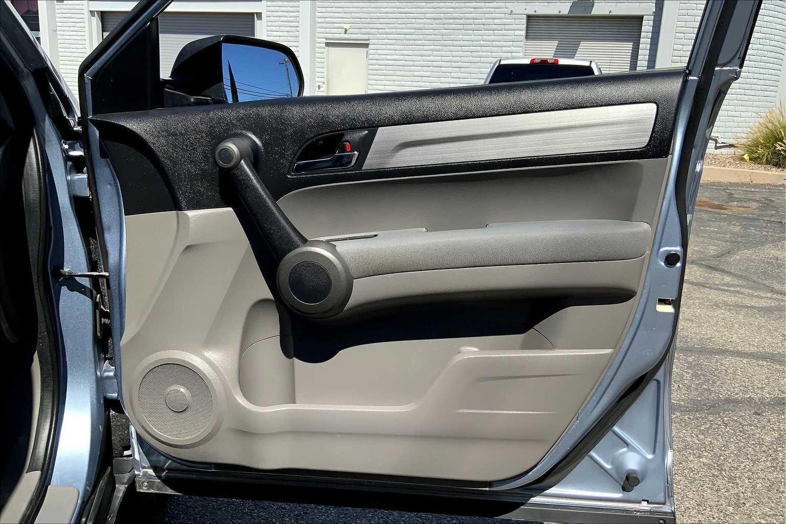 2010 Honda CR-V LX photo 20