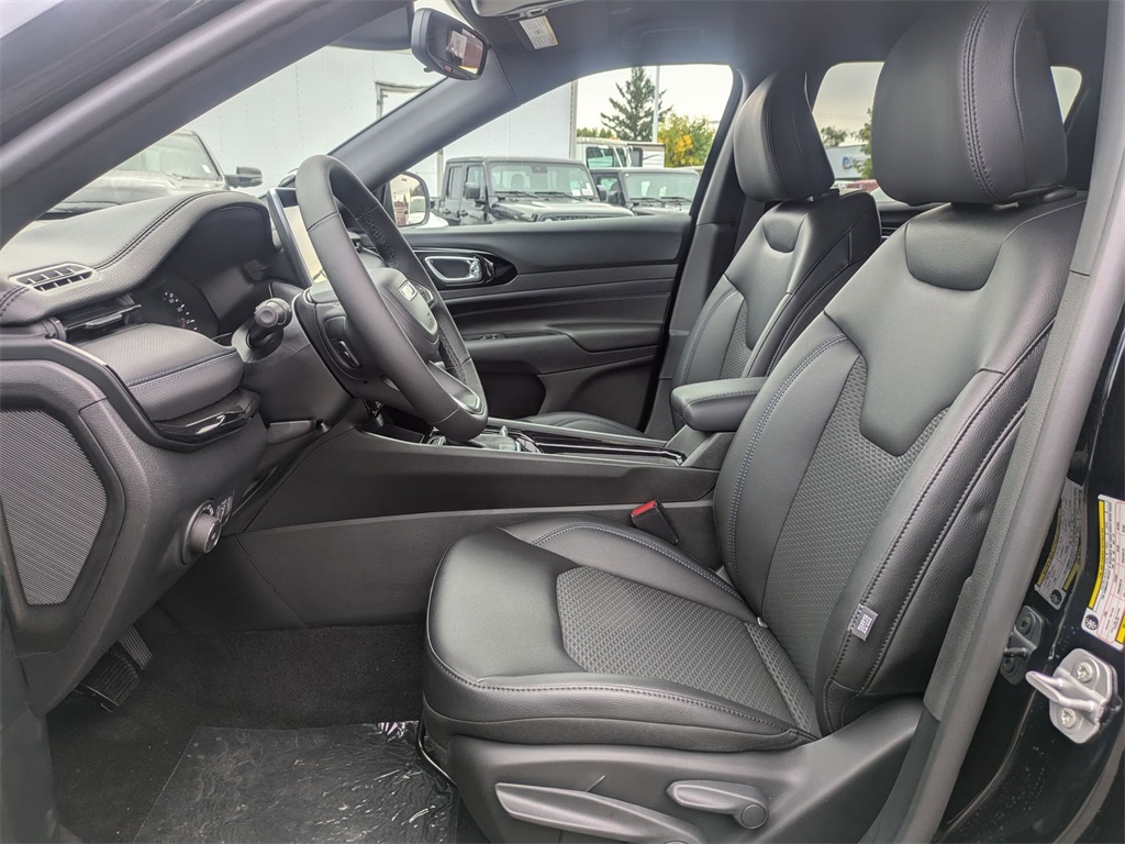 2026 Jeep Compass Latitude Altitude photo 4