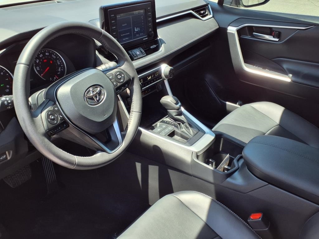 2022 Toyota RAV4 XLE Premium photo 16