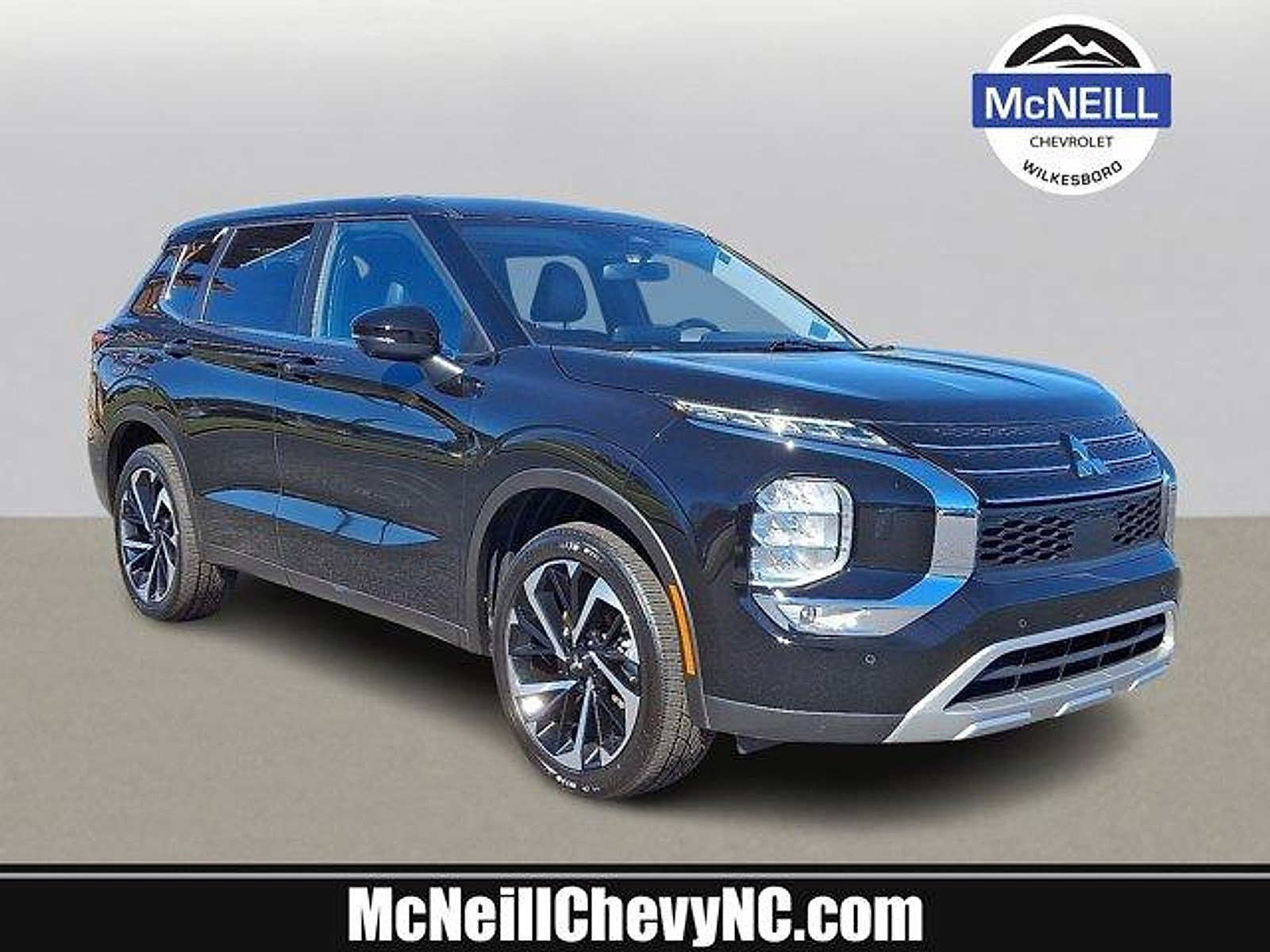 2024 Mitsubishi Outlander SE's photo