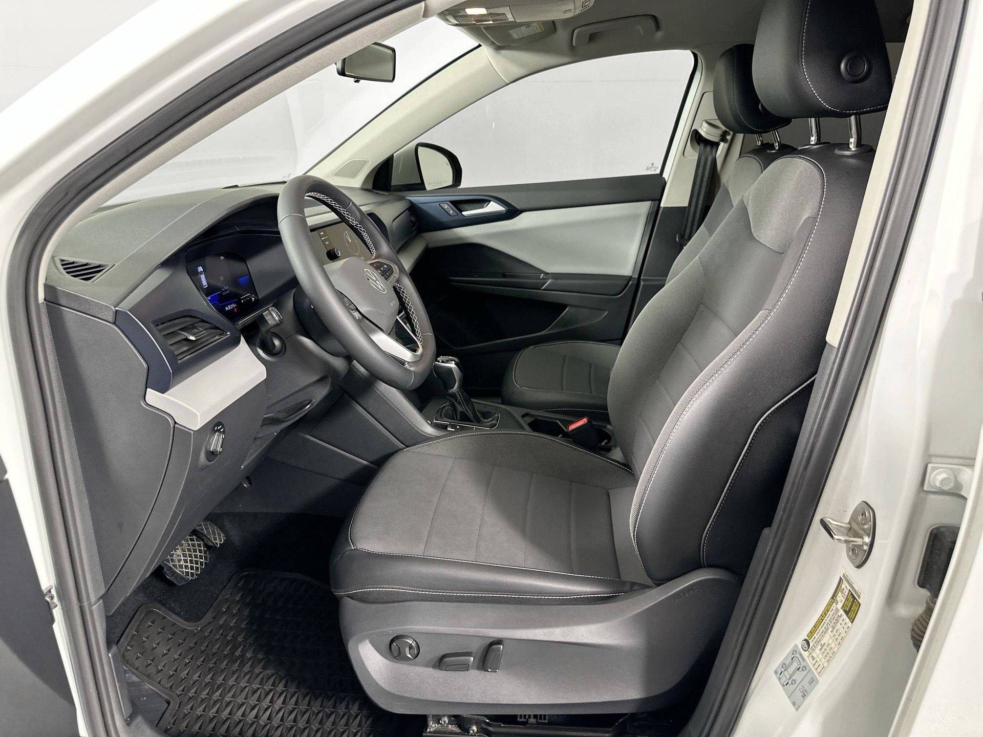 2022 Volkswagen Taos SE photo 16