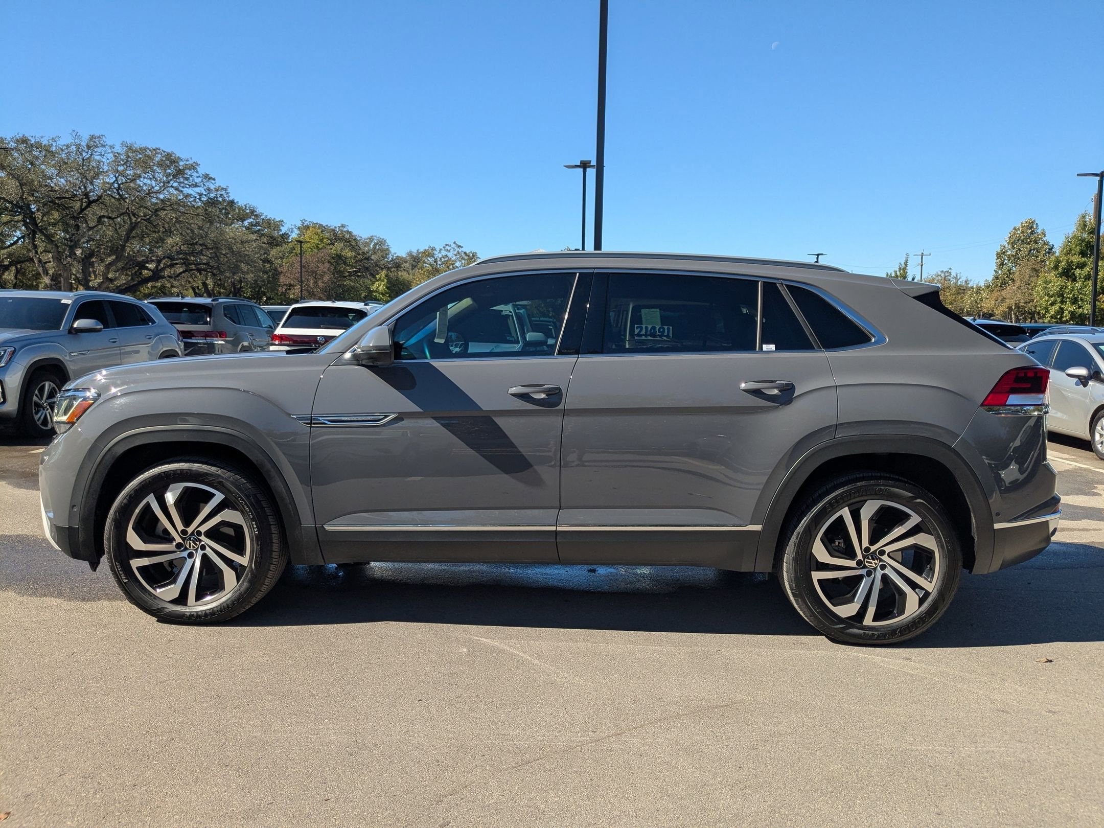 2021 Volkswagen Atlas Cross Sport V6 SEL Premium photo 2