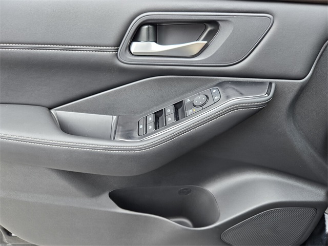 2023 Nissan Rogue SV photo 30