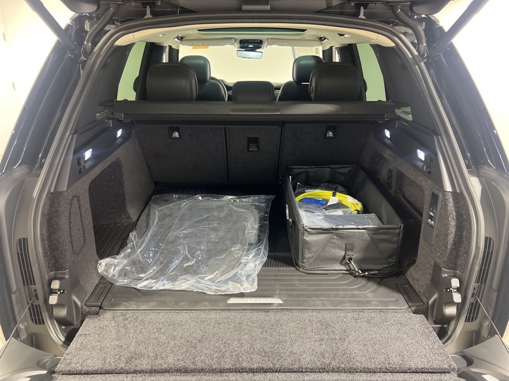 2025 Land Rover Range Rover SE photo 29