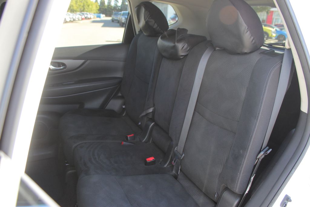 2016 Nissan Rogue S photo 13