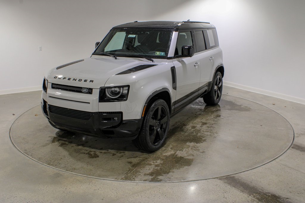 2026 Land Rover Defender X-Dynamic SE's photo