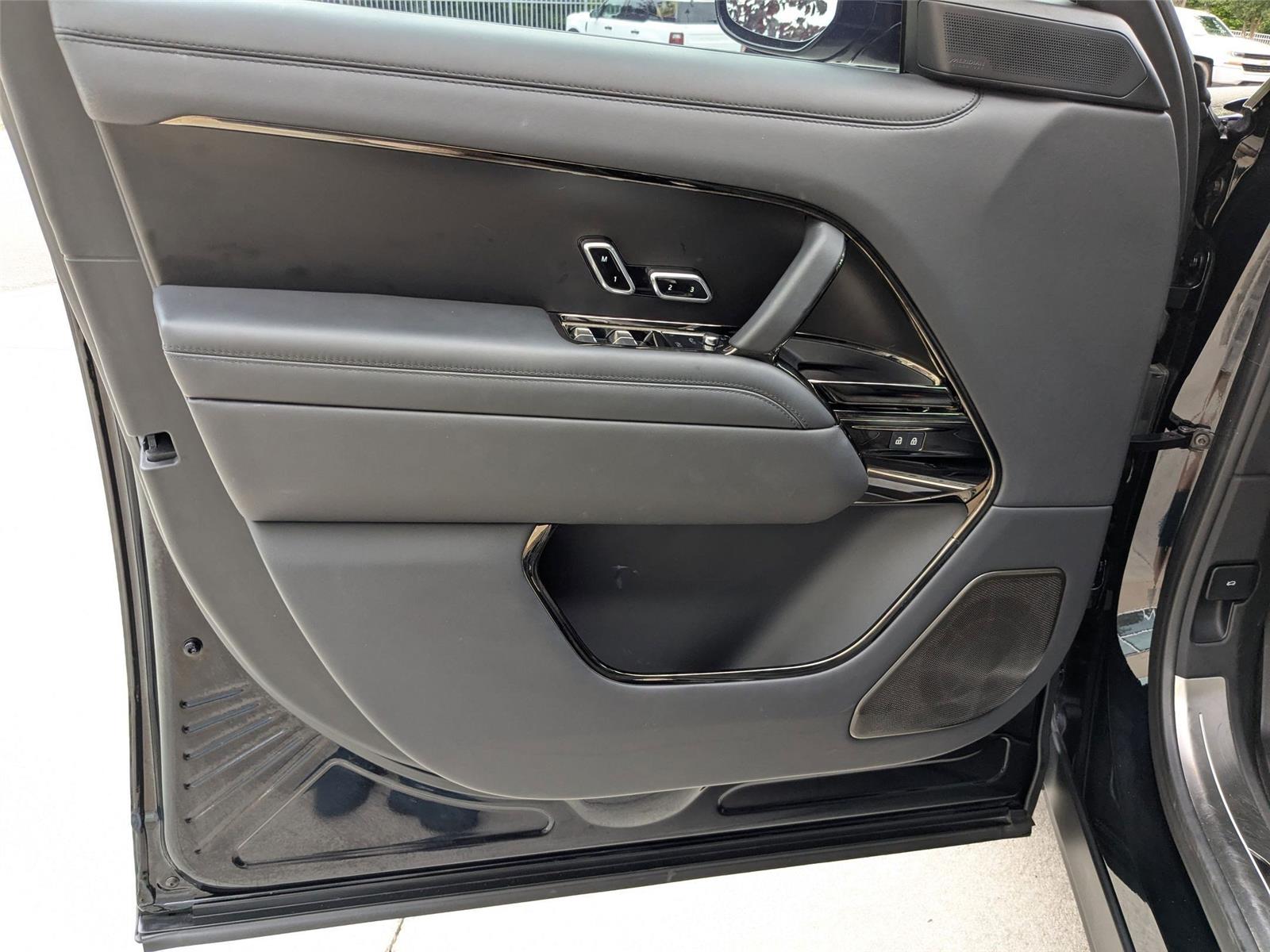 2024 Land Rover Range Rover SV photo 11