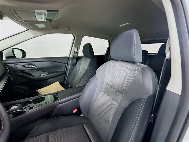 2026 Nissan Rogue SV photo 4