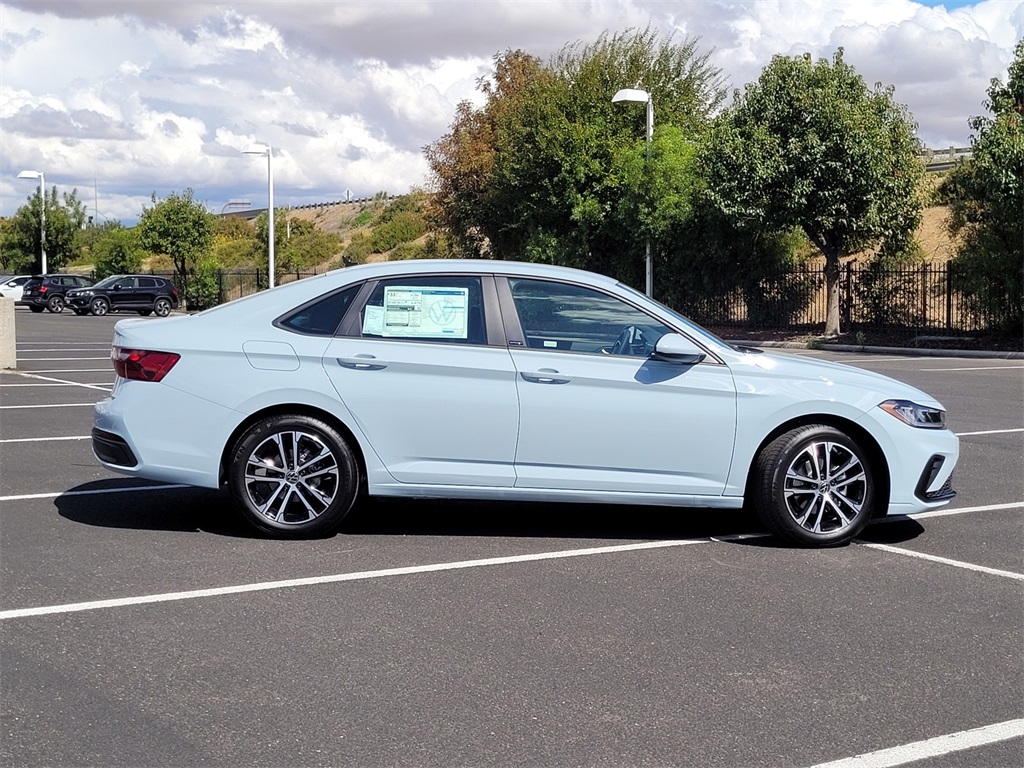 2026 Volkswagen Jetta 1.5T Sport photo 2