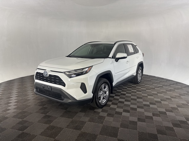 2022 Toyota RAV4 Hybrid XLE photo 2