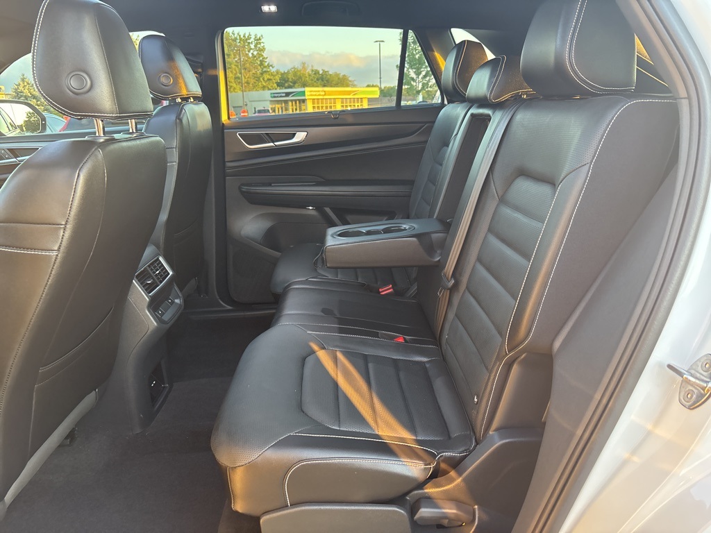 2024 Volkswagen Atlas Cross Sport SEL R-Line photo 27
