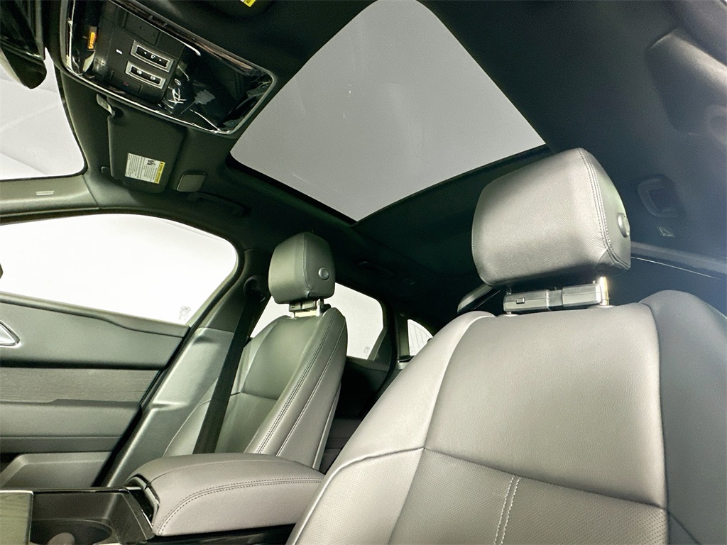 2026 Land Rover Range Rover Velar SE photo 16