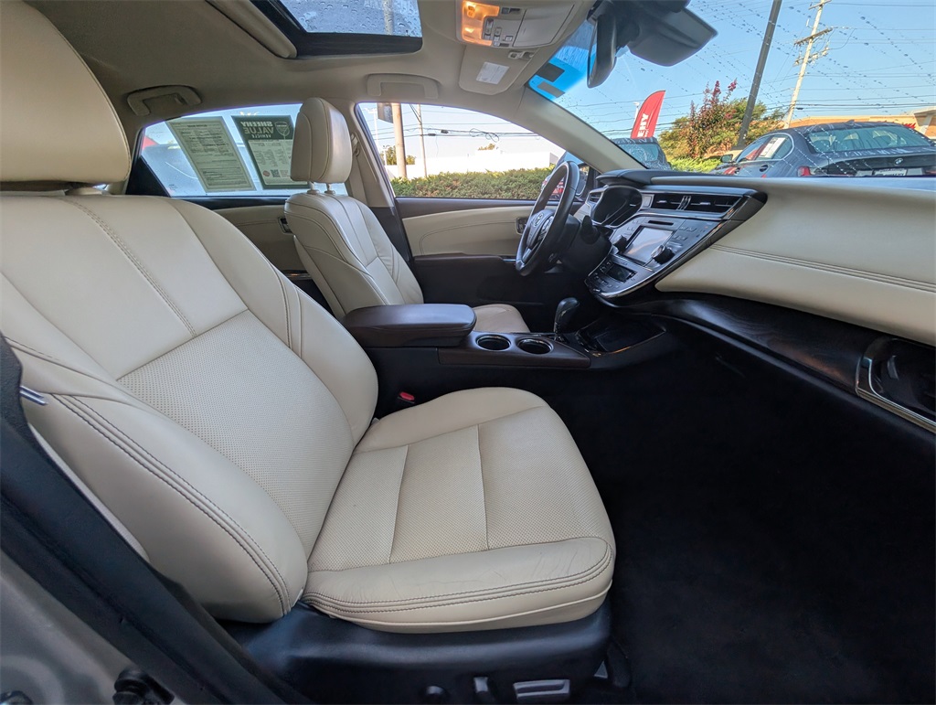 2017 Toyota Avalon Hybrid Limited photo 2
