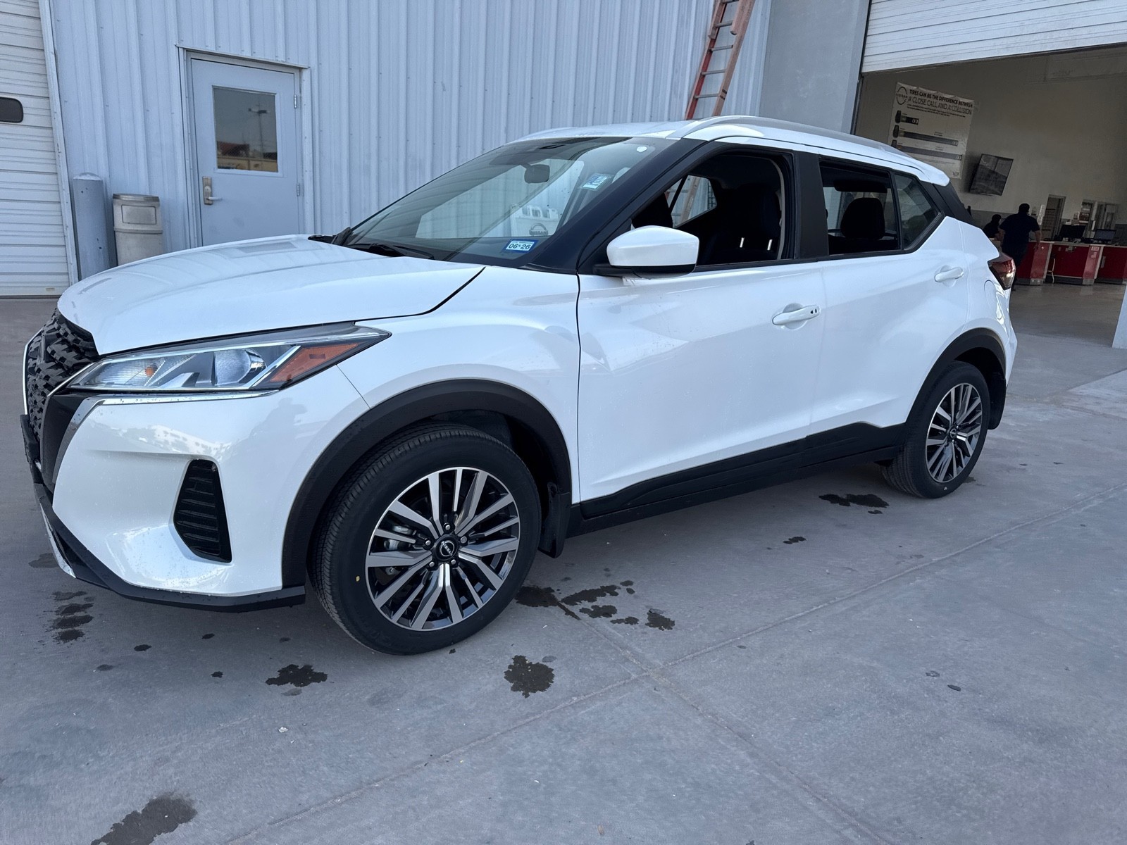 Used 2024 WHITE Nissan SV image 10