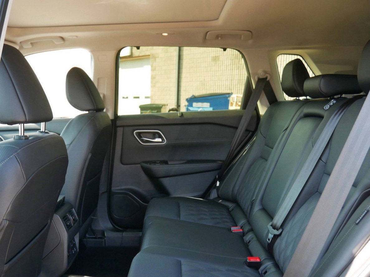 2026 Nissan Rogue Platinum photo 6