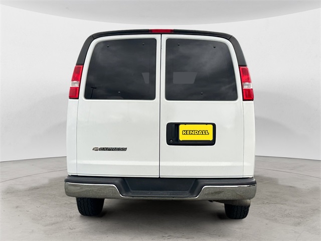 2017 Chevrolet Express 3500 LT photo 4