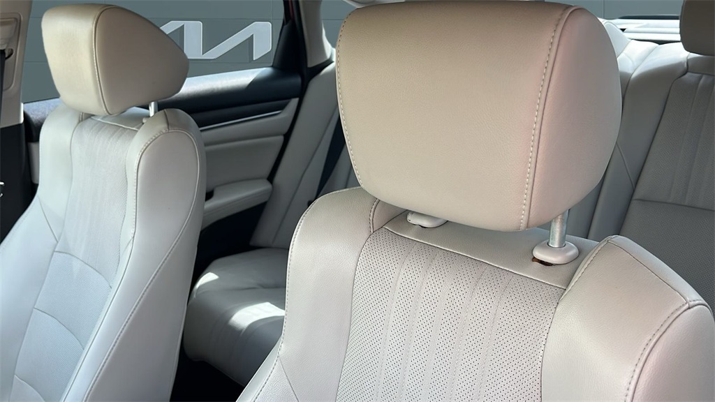 2018 Honda Accord Touring photo 9