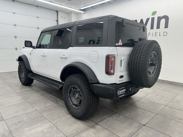 2025 Ford Bronco Outer Banks photo 2