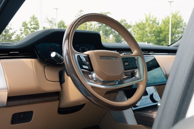 2023 Land Rover Range Rover SE photo 12