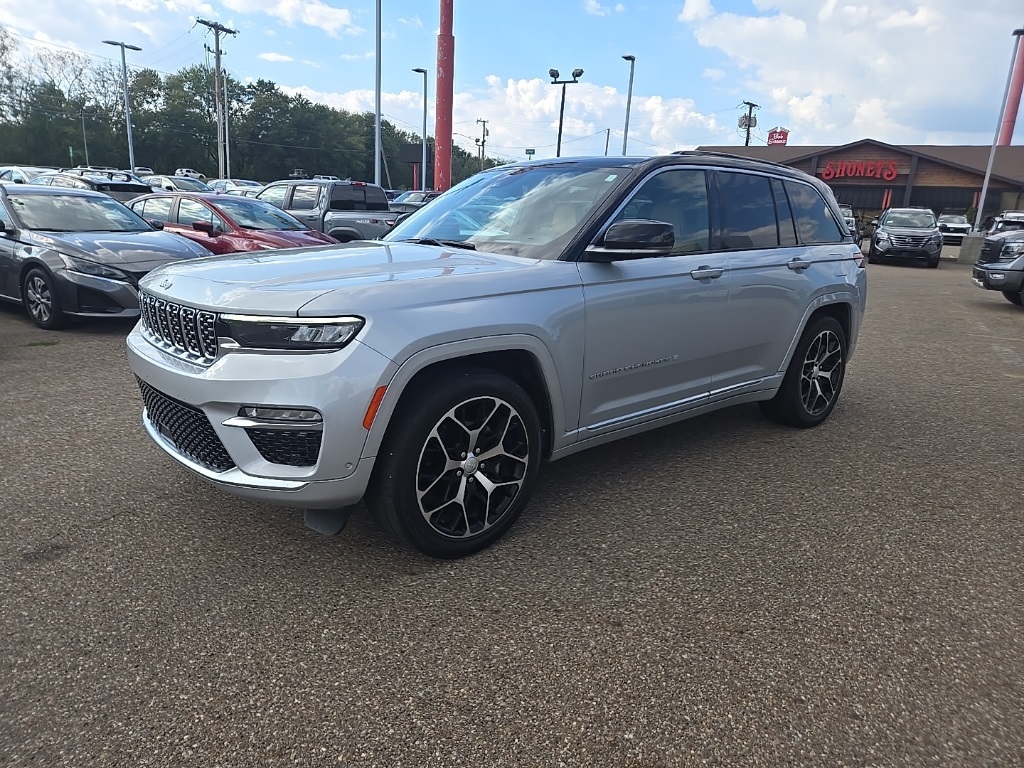 2024 Jeep Grand Cherokee Summit photo 3