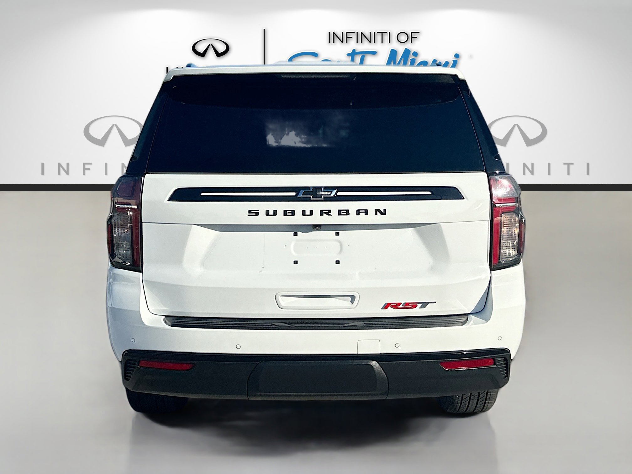 2023 Chevrolet Suburban RST photo 3