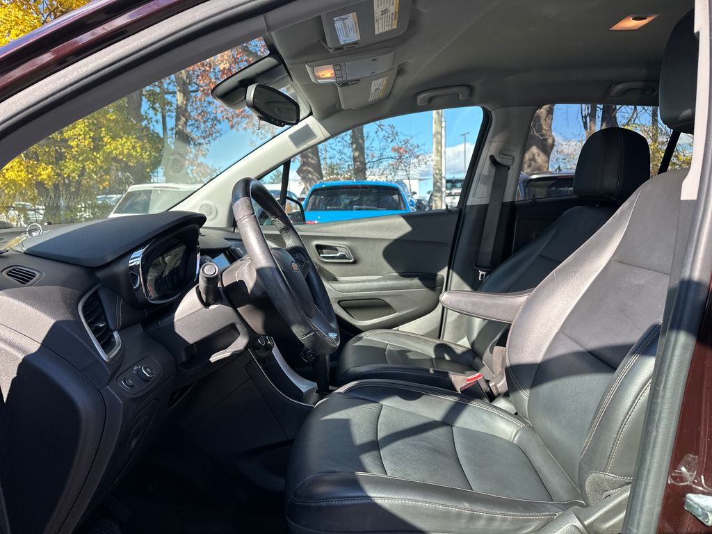 2021 Chevrolet Trax LT photo 3