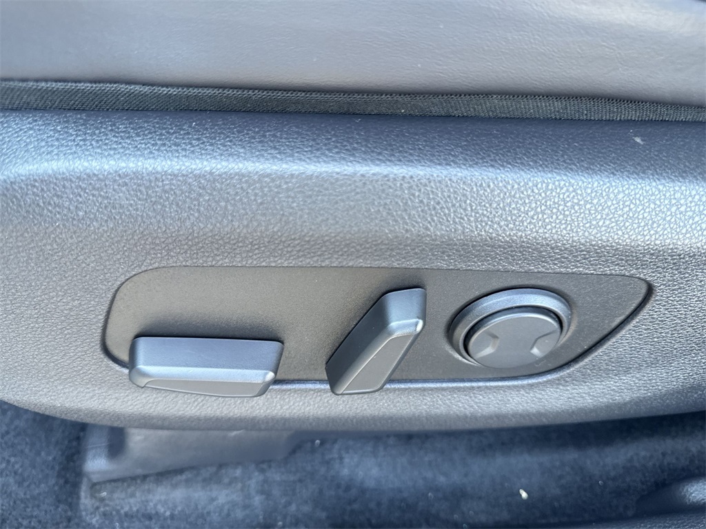 2024 Kia Carnival LX photo 17