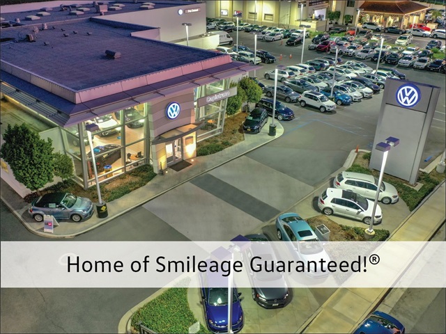 2023 Volkswagen Tiguan SE photo 2