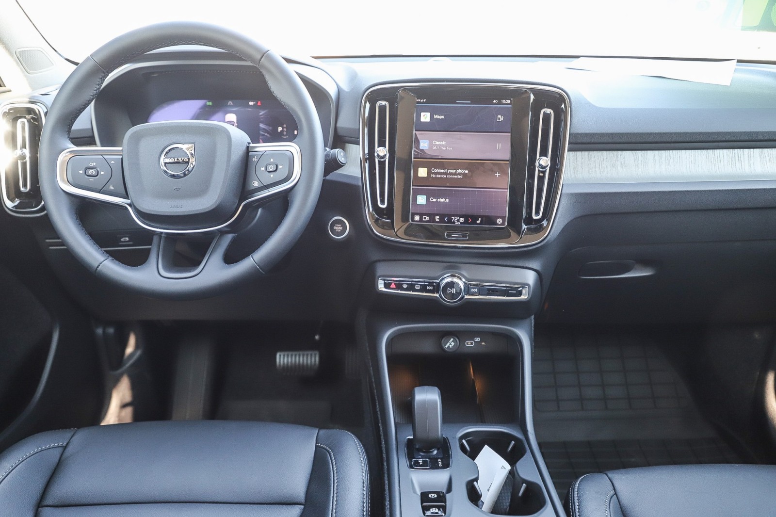2025 Volvo XC40 Core photo 13