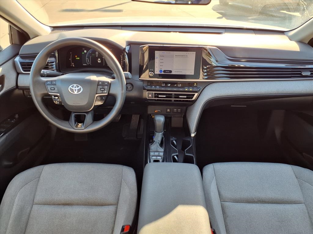 2025 Toyota Camry LE photo 4
