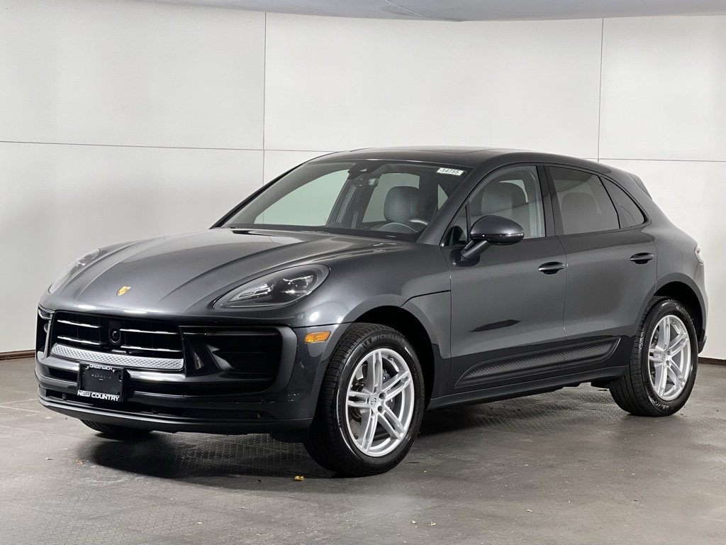 2025 Porsche Macan's photo