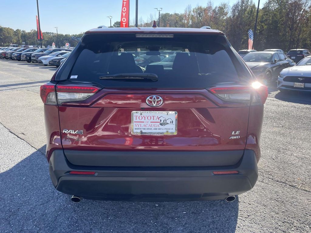2021 Toyota RAV4 LE photo 2