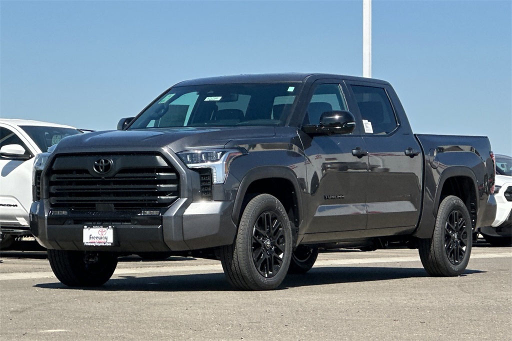 2025 Toyota Tundra Limited CrewMax photo 8