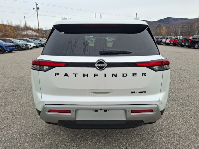 2025 Nissan Pathfinder SL photo 3