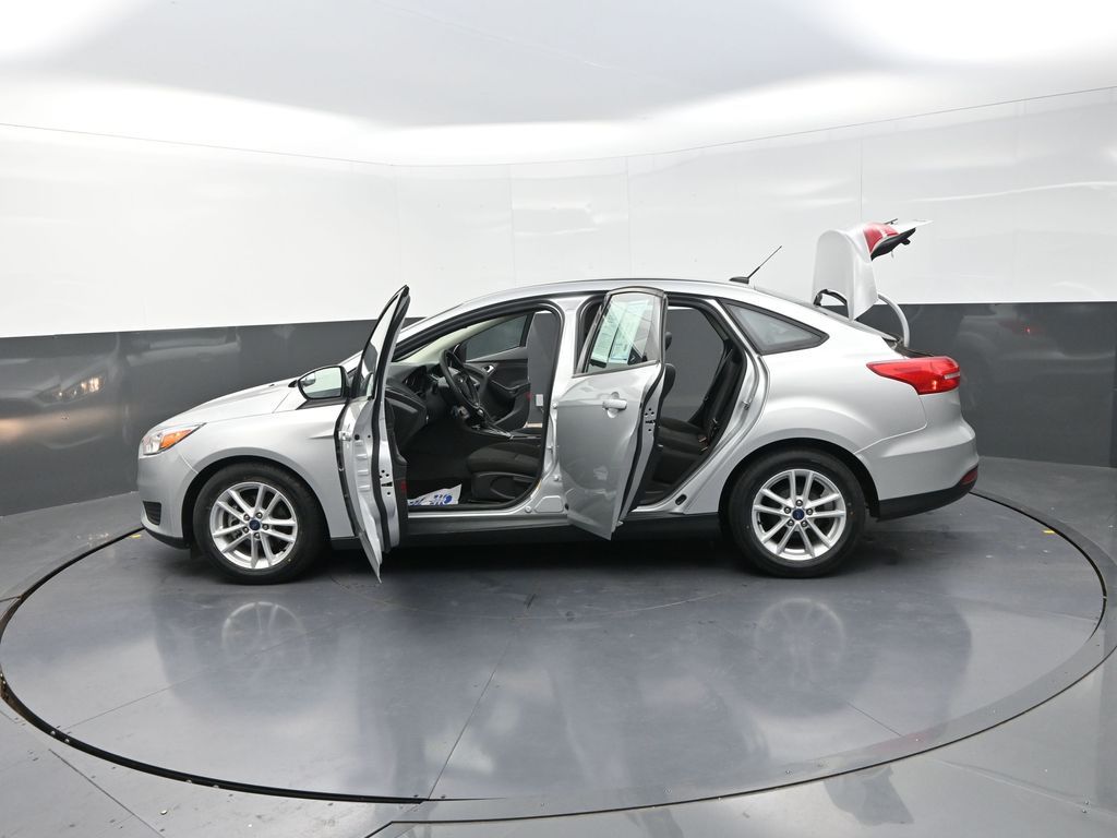 2018 Ford Focus SE photo 29