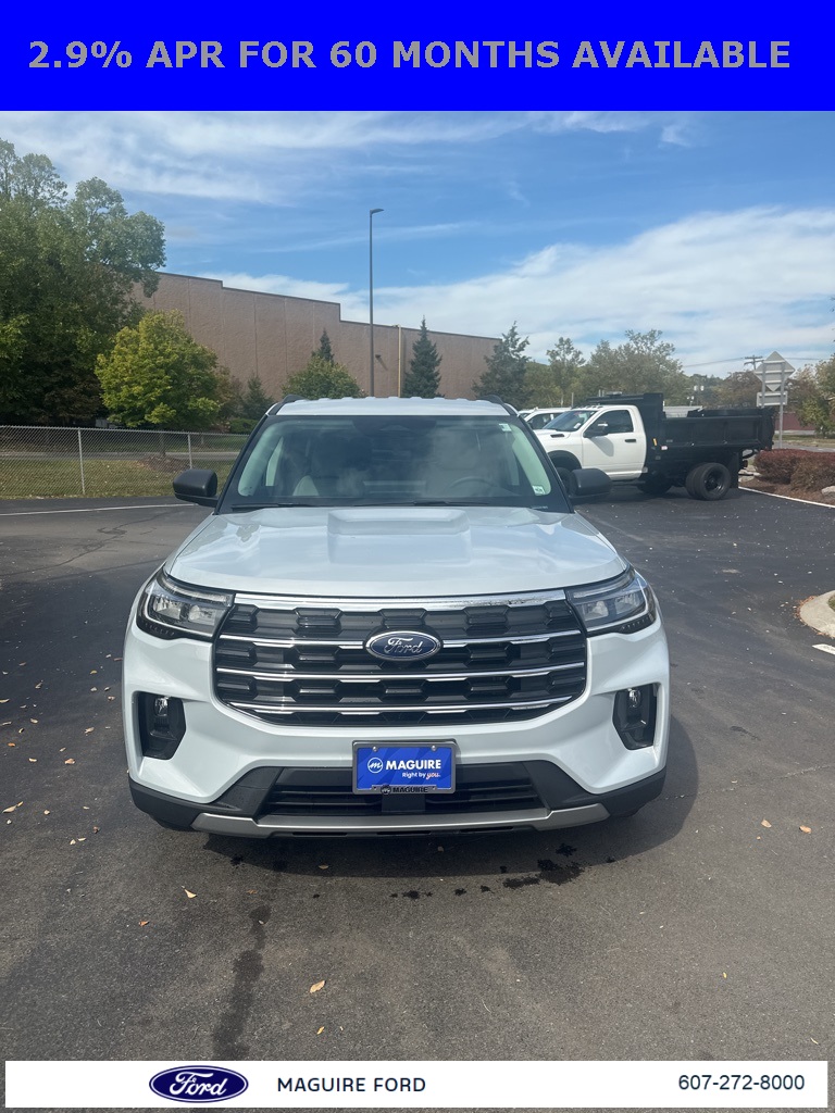 2025 Ford Explorer photo 2