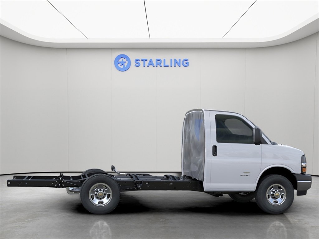 2025 Chevrolet Express Cutaway 3500 photo 5