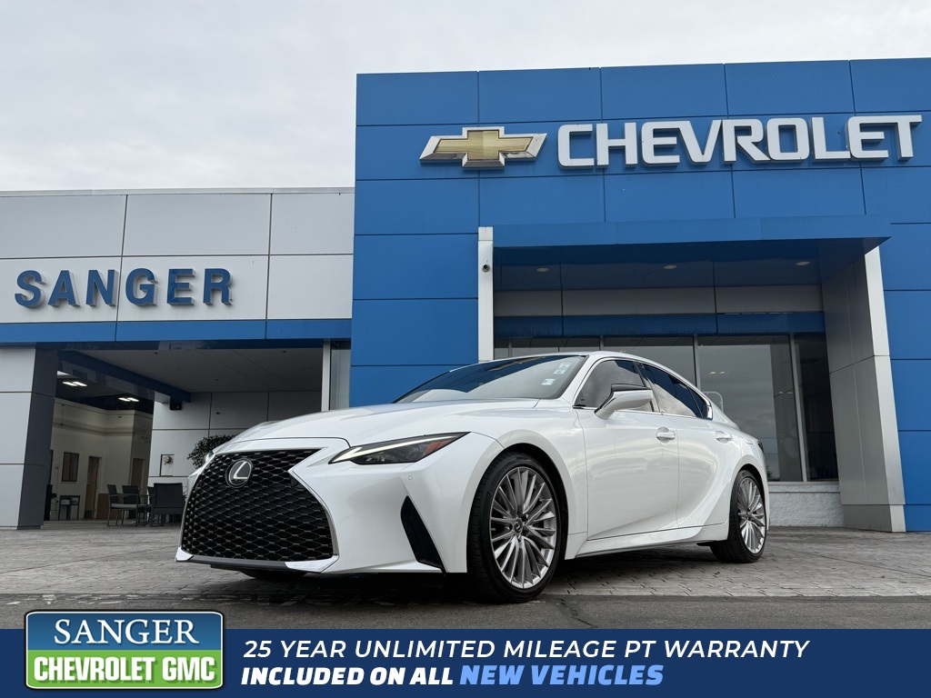 2022 Lexus IS 300's photo