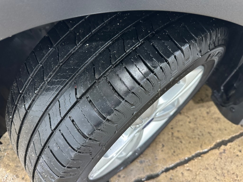 2016 Ford Escape SE photo 2