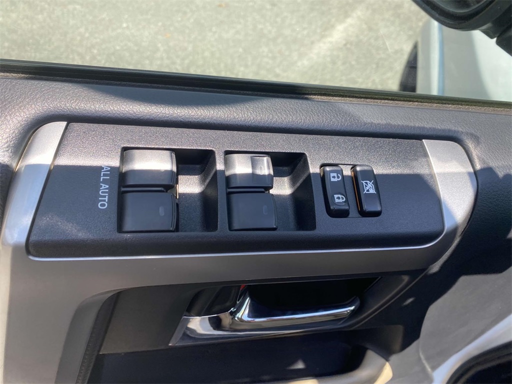 2018 Toyota 4Runner SR5 photo 15