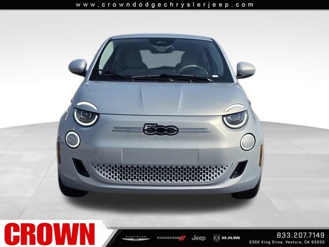 2025 Fiat 500e La Prima photo 3