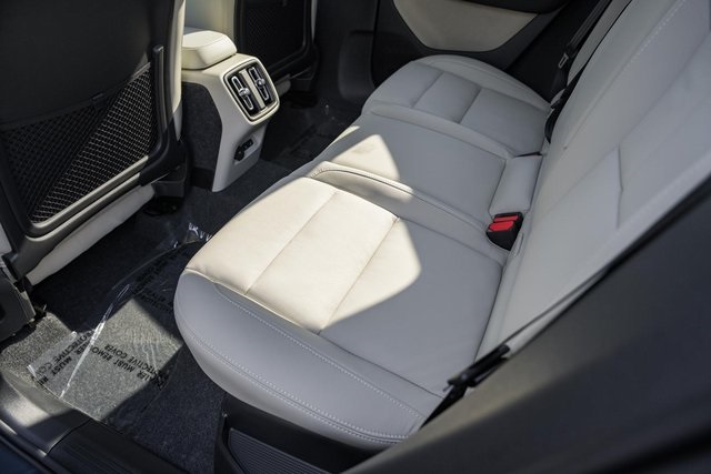 2026 Volvo XC40 AWD photo 25