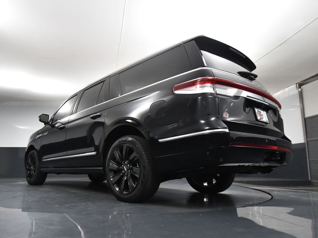 2024 Lincoln Navigator Reserve Luxury Monochromatic photo 47