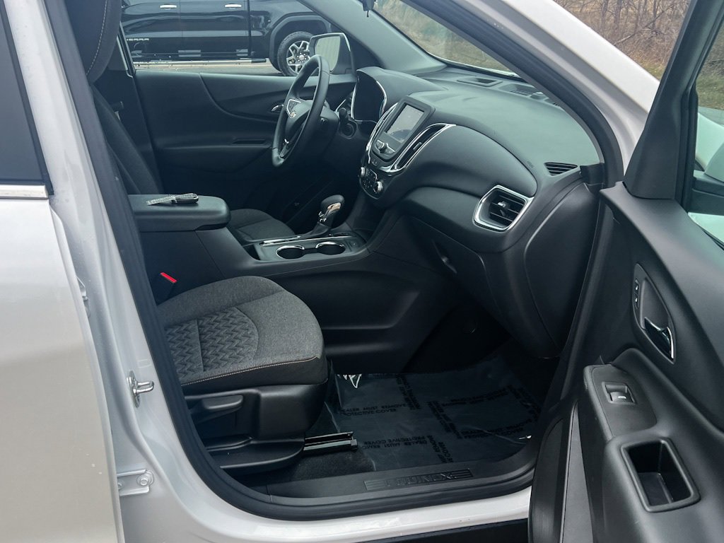 2024 Chevrolet Equinox LT photo 8