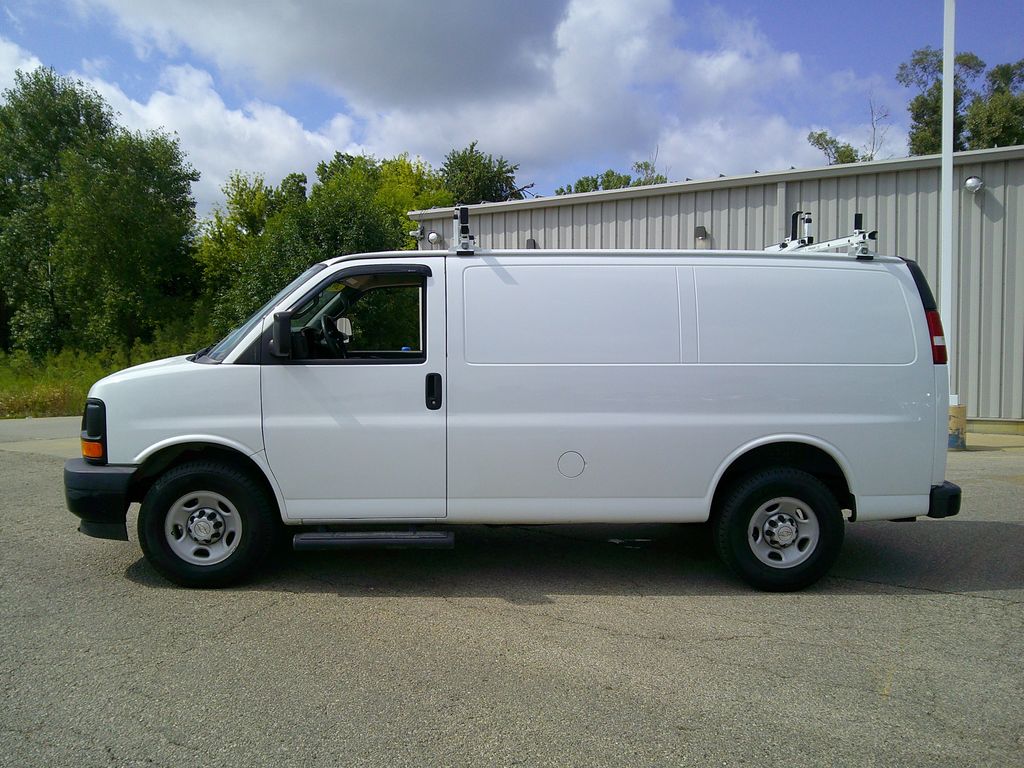 2017 Chevrolet Express 2500 Work Van photo 4