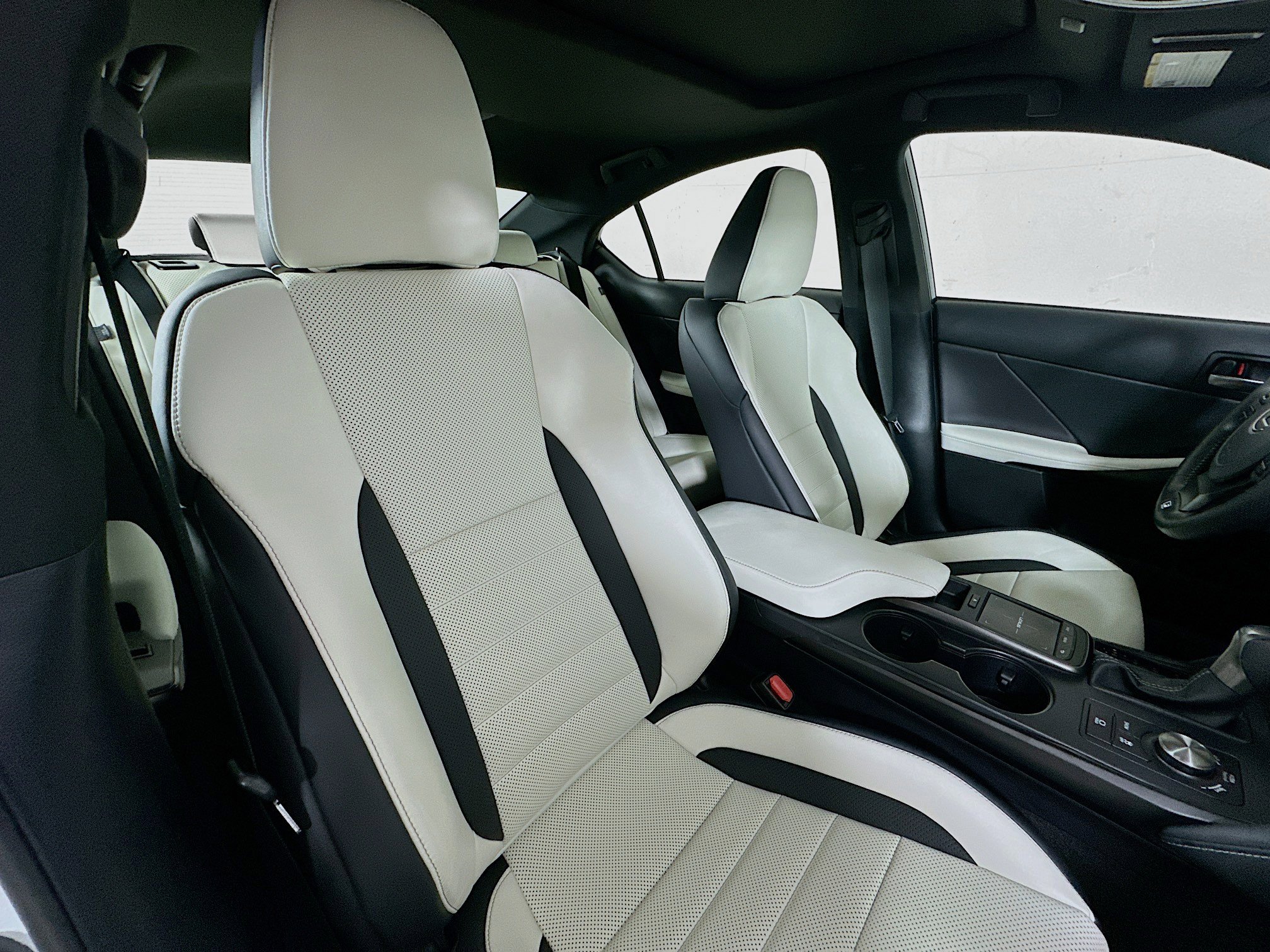 2022 Lexus IS 350 F SPORT AWD photo 26
