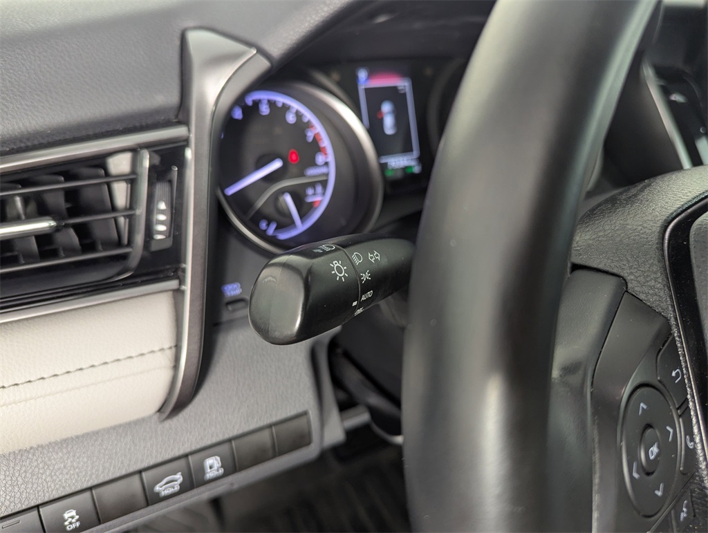 2022 Toyota Camry SE photo 18